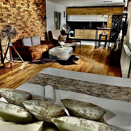 Underground Apartment Bratislava-Nivy Luaran gambar