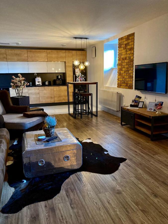 Underground Apartment Bratislava-Nivy Luaran gambar