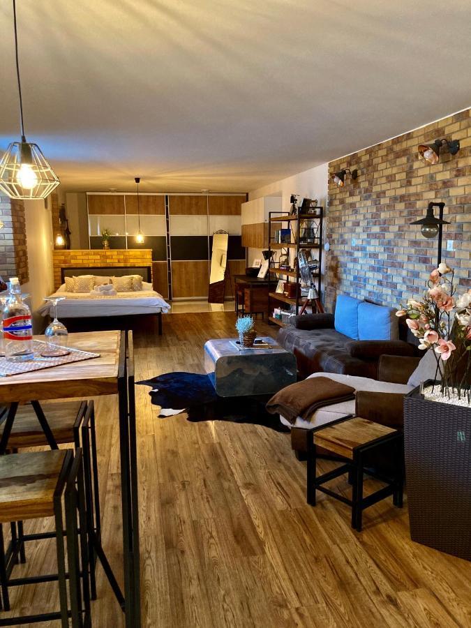 Underground Apartment Bratislava-Nivy Luaran gambar