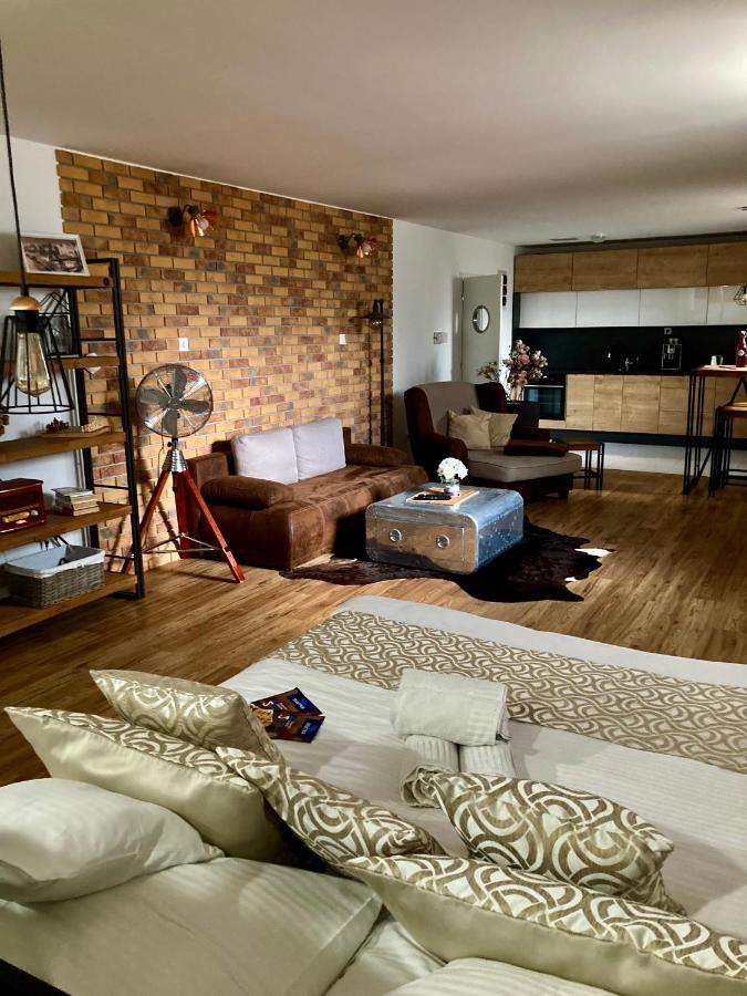 Underground Apartment Bratislava-Nivy Luaran gambar