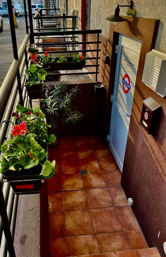Underground Apartment Bratislava-Nivy Luaran gambar