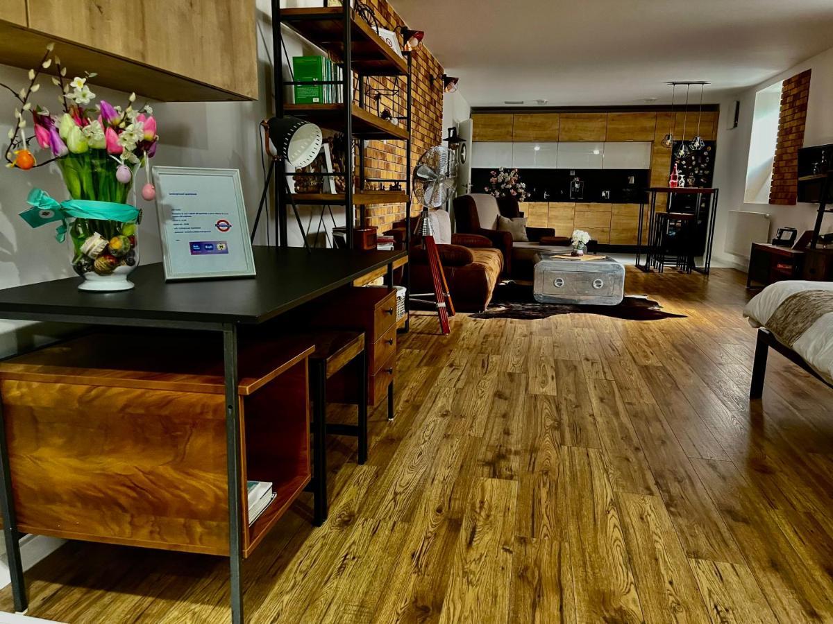 Underground Apartment Bratislava-Nivy Luaran gambar