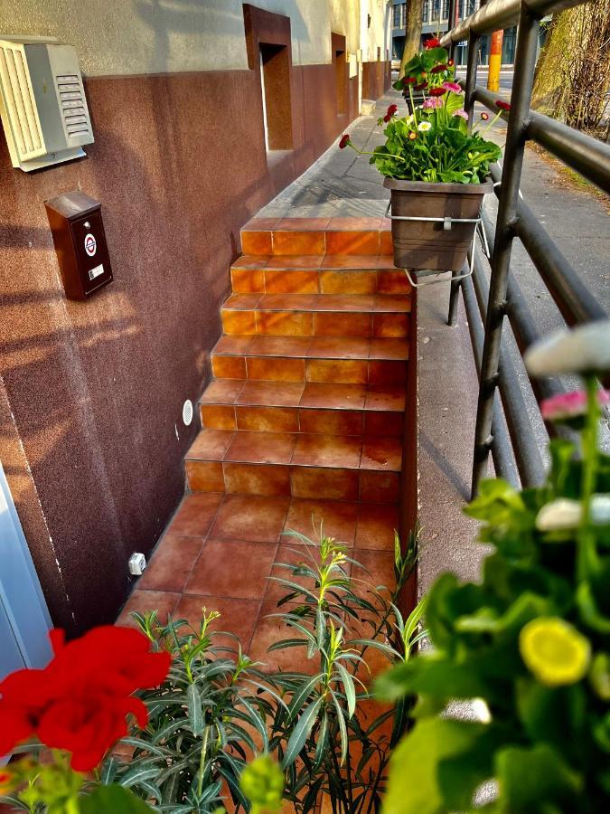 Underground Apartment Bratislava-Nivy Luaran gambar