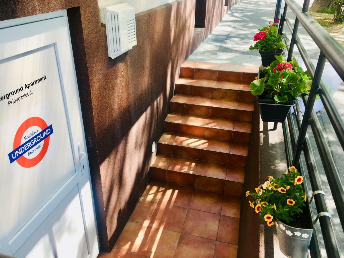 Underground Apartment Bratislava-Nivy Luaran gambar